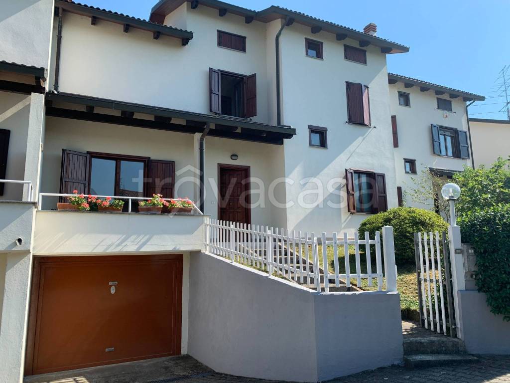 casa indipendente in vendita ad Ivrea