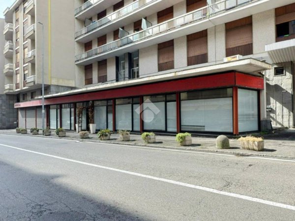 negozio in vendita ad Ivrea