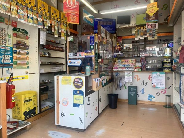 negozio in vendita ad Ivrea