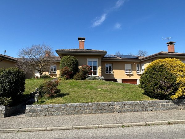 casa indipendente in vendita ad Ivrea