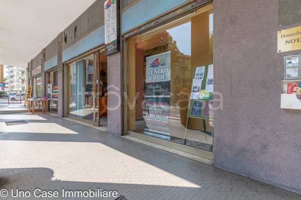 negozio in vendita ad Ivrea