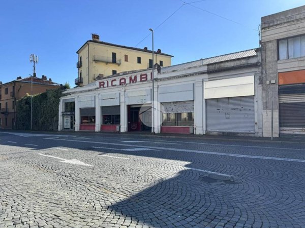 negozio in vendita ad Ivrea