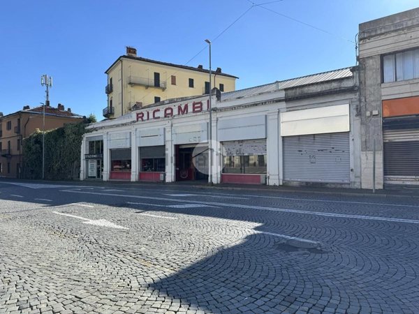 negozio in vendita ad Ivrea