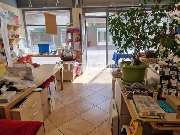 negozio in vendita ad Ivrea