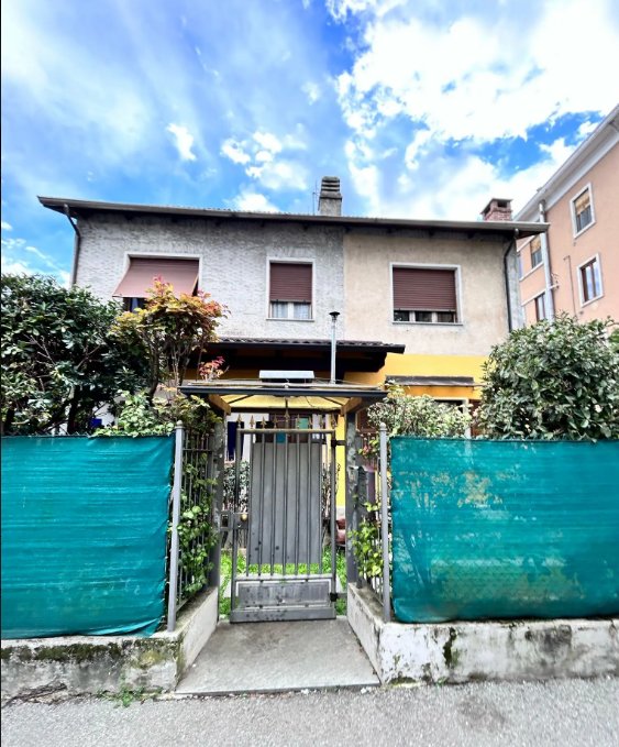 casa indipendente in vendita ad Ivrea
