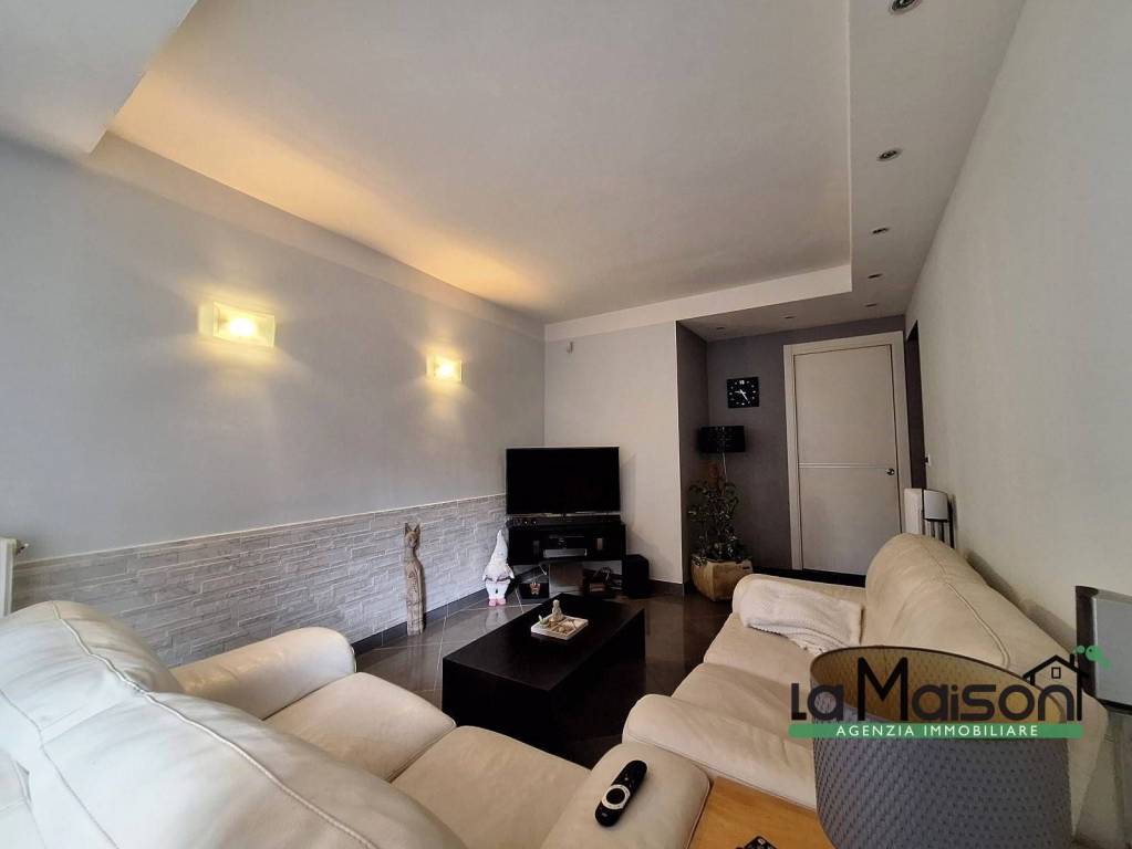 casa indipendente in vendita ad Ivrea