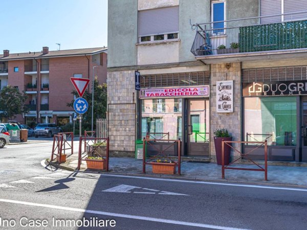 negozio in vendita ad Ivrea