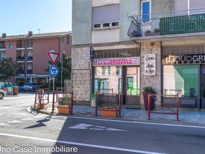negozio in vendita ad Ivrea