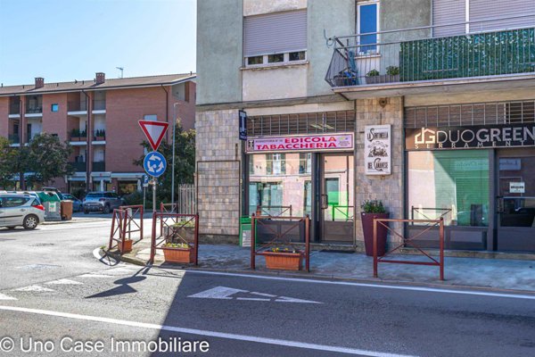 negozio in vendita ad Ivrea