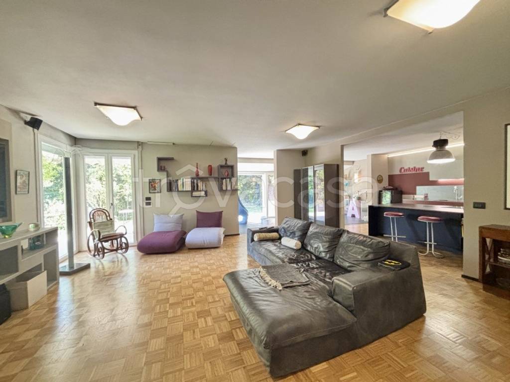 casa indipendente in vendita ad Ivrea