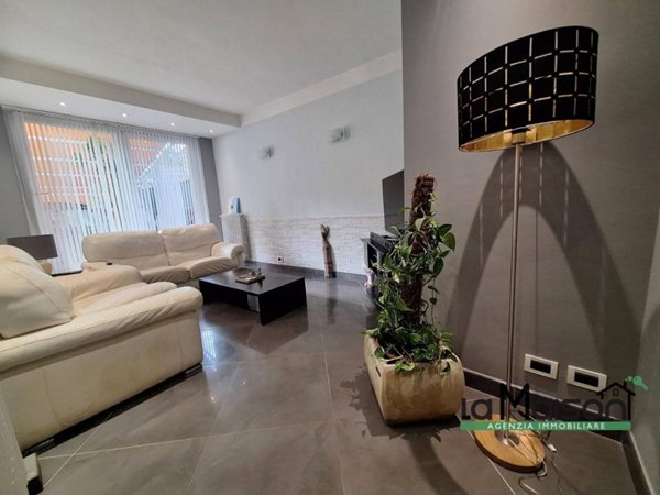 casa indipendente in vendita ad Ivrea