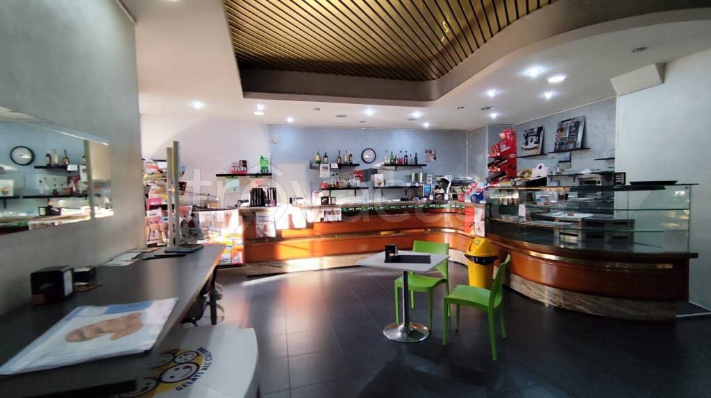 negozio in vendita ad Ivrea