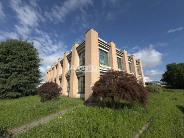 ufficio in vendita ad Ivrea