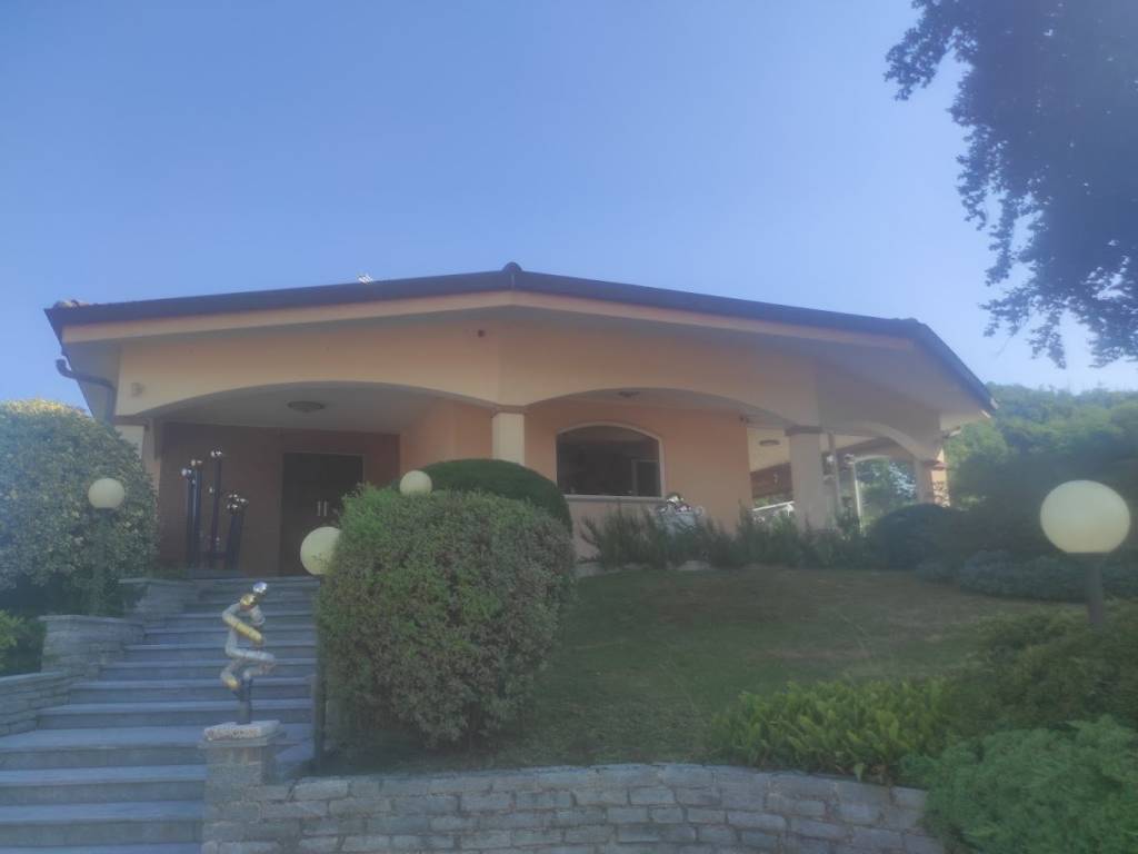 casa indipendente in vendita ad Ivrea