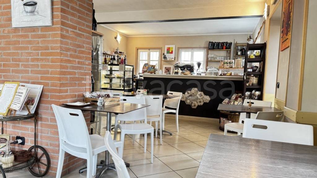 negozio in vendita ad Ivrea