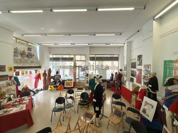 negozio in vendita ad Ivrea