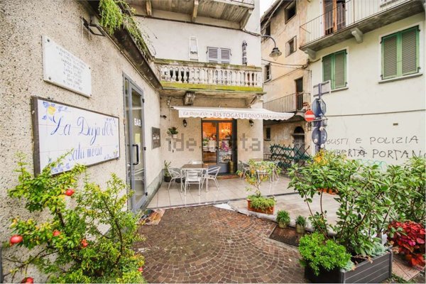 negozio in vendita ad Ivrea