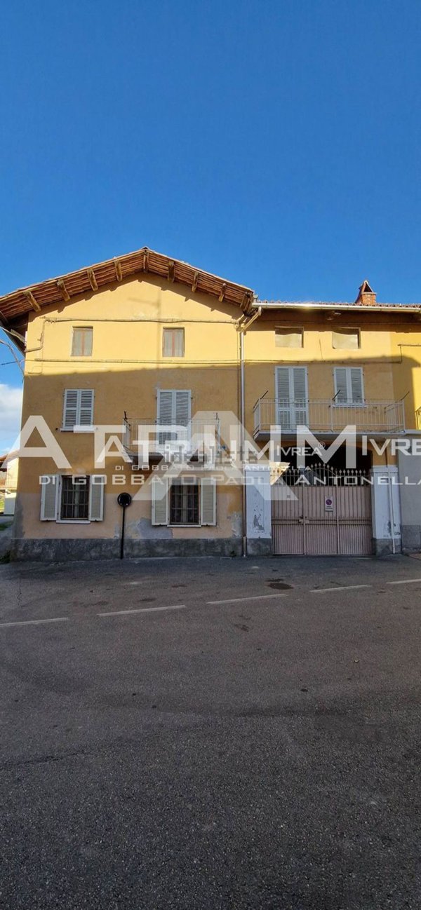 casa semindipendente in vendita ad Ivrea in zona Torre Balfredo