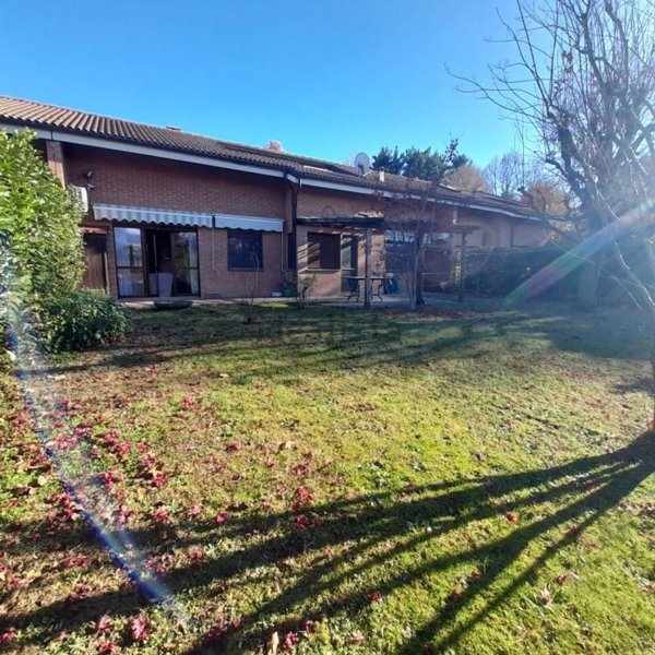 casa indipendente in vendita ad Ivrea