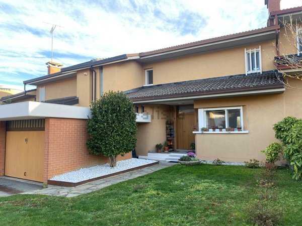 casa indipendente in vendita ad Ivrea