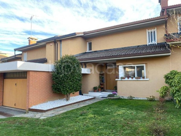 casa indipendente in vendita ad Ivrea