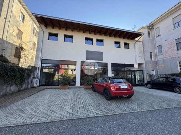 negozio in vendita ad Ivrea