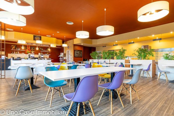 negozio in vendita ad Ivrea