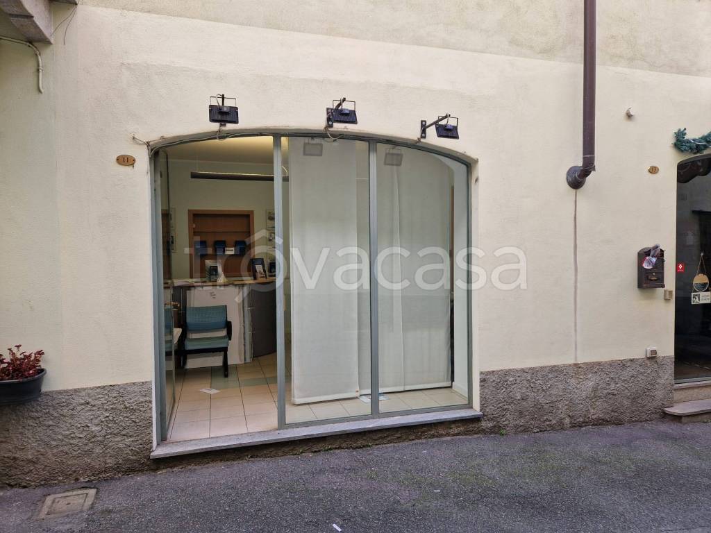 negozio in vendita ad Ivrea