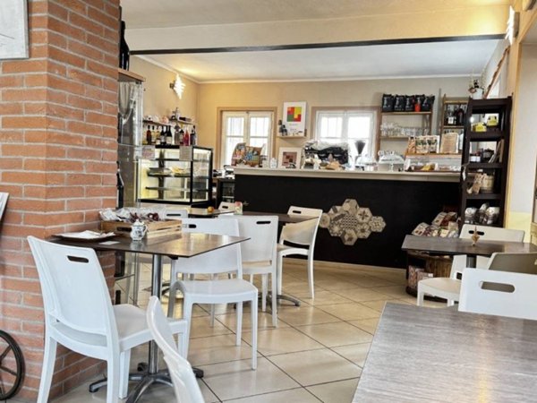 negozio in vendita ad Ivrea