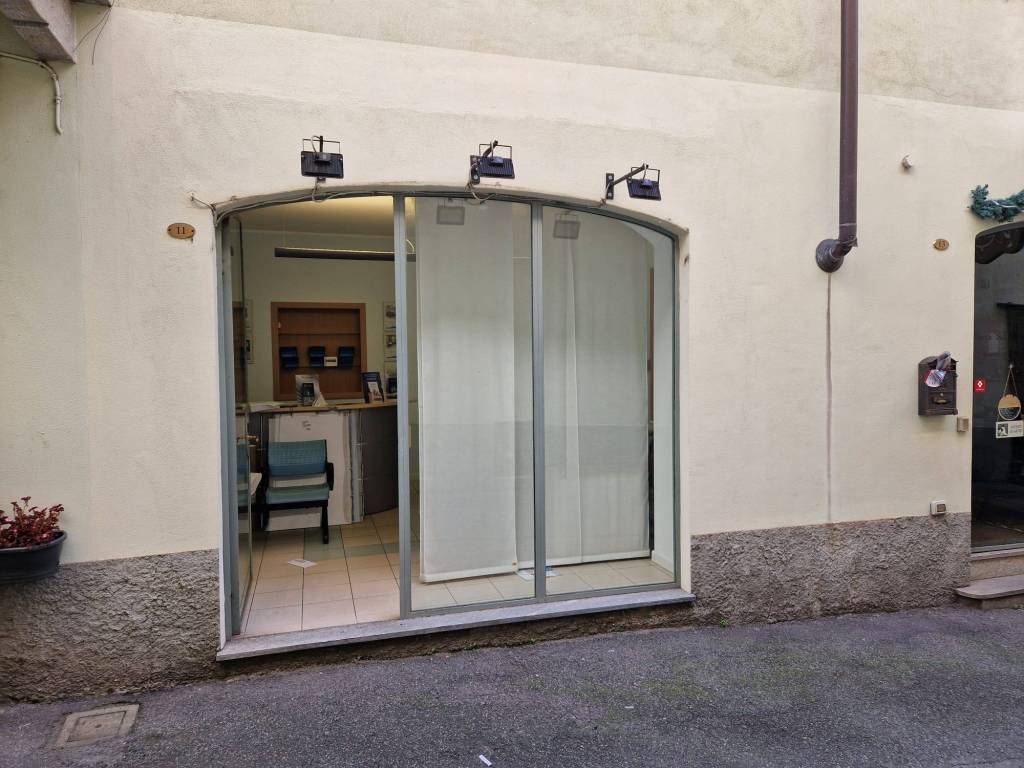 negozio in vendita ad Ivrea