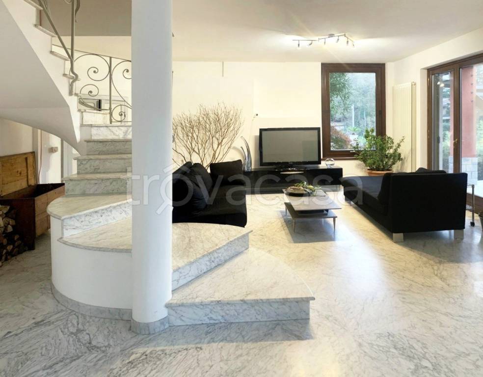 casa indipendente in vendita ad Ivrea