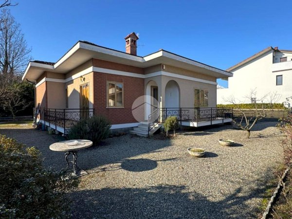 casa indipendente in vendita ad Ivrea
