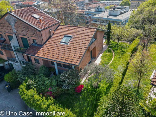 casa indipendente in vendita ad Ivrea