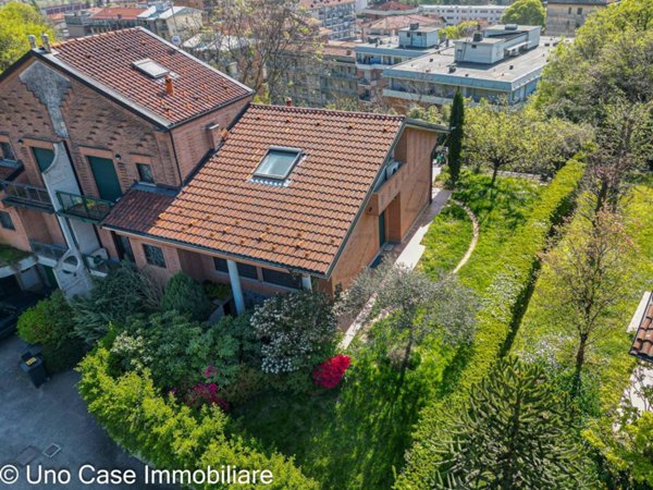 casa indipendente in vendita ad Ivrea