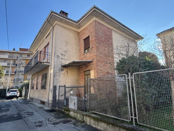 casa indipendente in vendita ad Ivrea