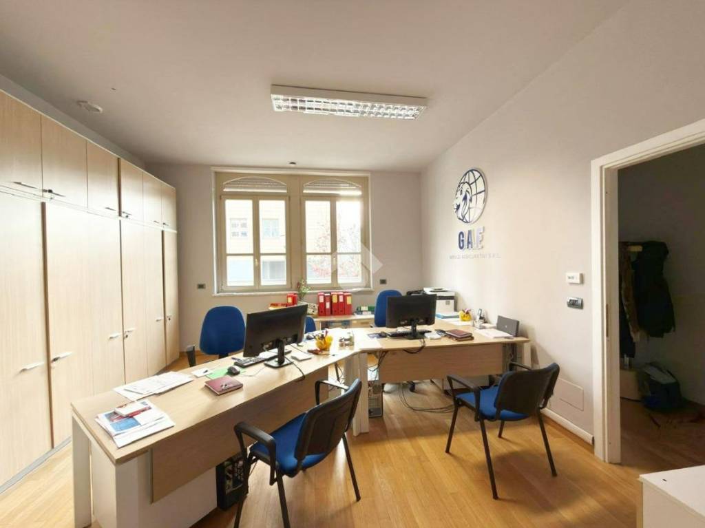 ufficio in vendita ad Ivrea