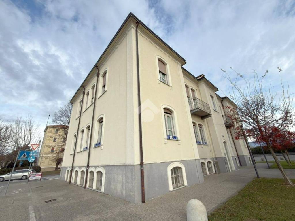 ufficio in vendita ad Ivrea