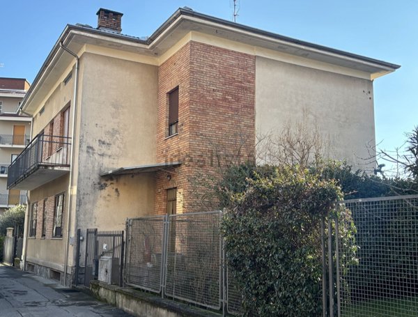 casa indipendente in vendita ad Ivrea