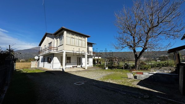 casa indipendente in vendita ad Ivrea