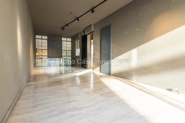 negozio in vendita ad Ivrea