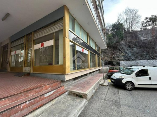 negozio in vendita ad Ivrea