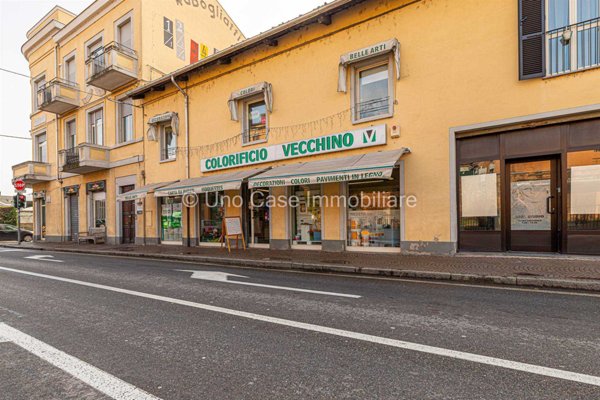 negozio in vendita ad Ivrea