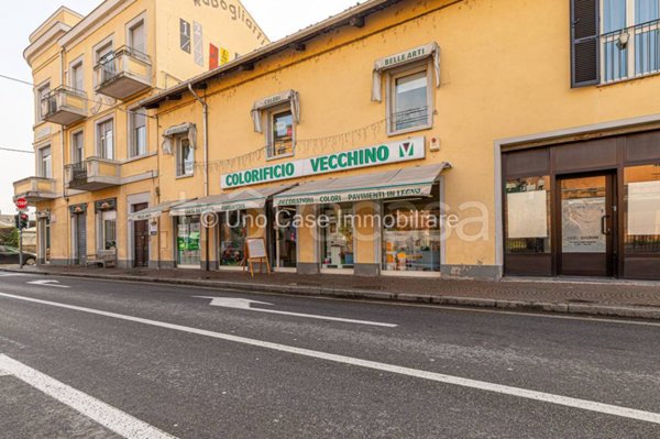 negozio in vendita ad Ivrea