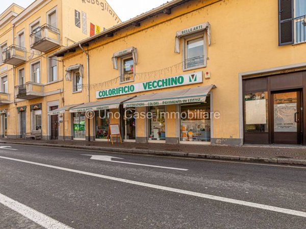 negozio in vendita ad Ivrea