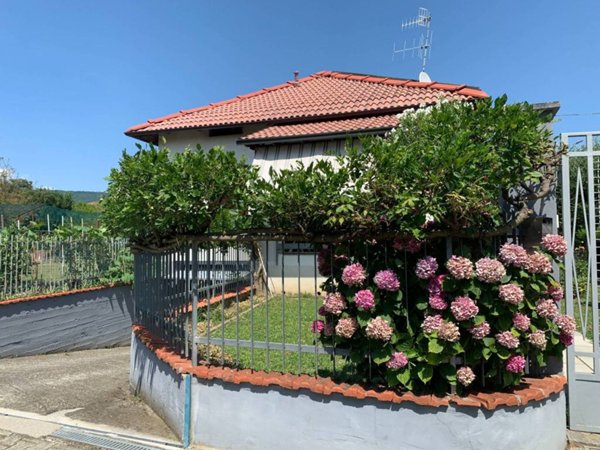 casa indipendente in vendita ad Ivrea