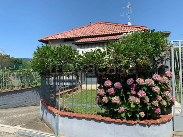 casa indipendente in vendita ad Ivrea