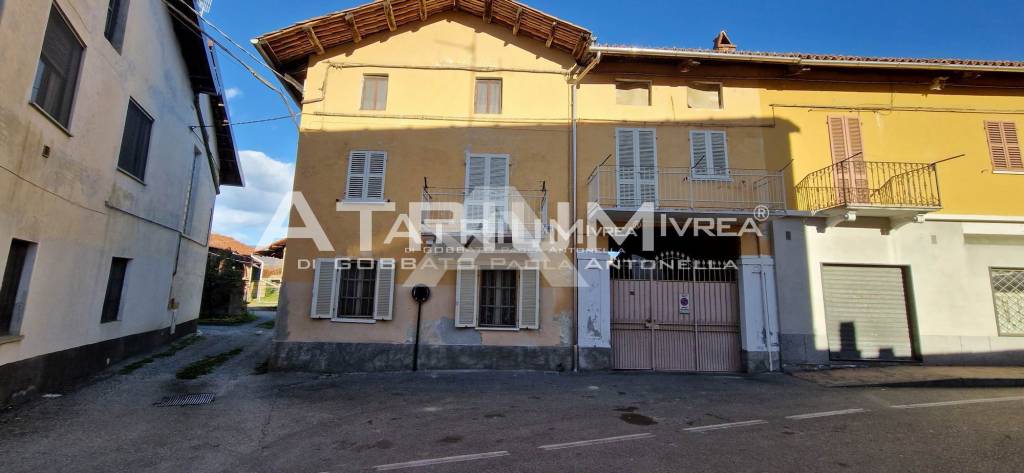 casa indipendente in vendita ad Ivrea in zona Torre Balfredo