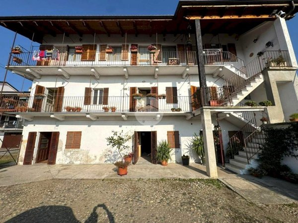 casa indipendente in vendita ad Ivrea