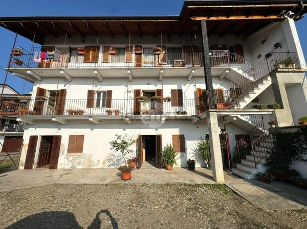 casa indipendente in vendita ad Ivrea