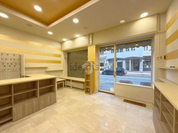 negozio in vendita ad Ivrea